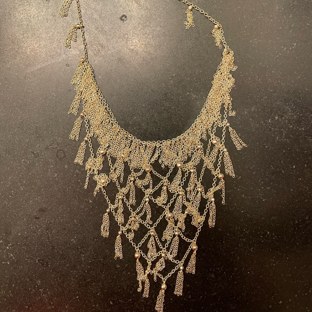 Kendra Scott gold necklace